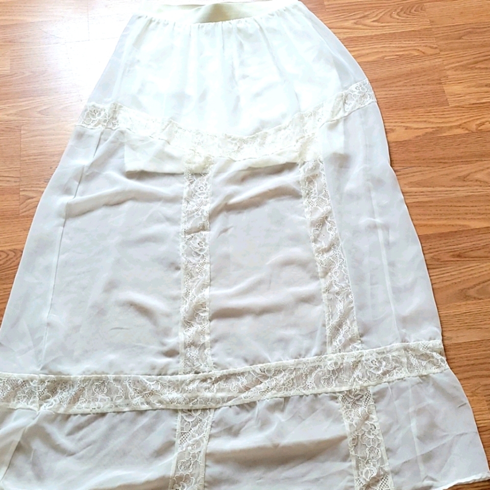 H&M Beautiful linen and lace skirt